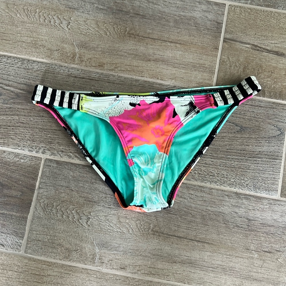 Tropical Volcom swim bottoms